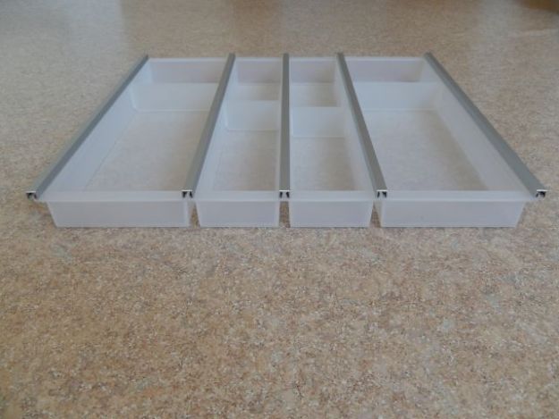 Besteckeinsatz Kunststoff weiß transluzent mit Aluminiumprofilen für Schubladen mit 60 cm Schrankbreite